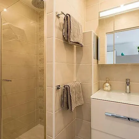 Superb Studio By The Beach Apartment Frejus