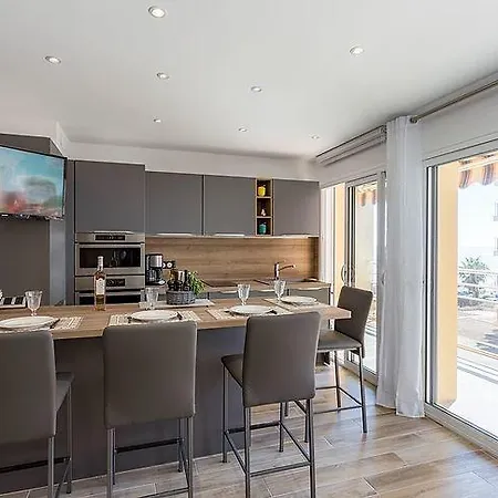 Superb Studio By The Beach Frejus