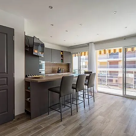 Superb Studio By The Beach