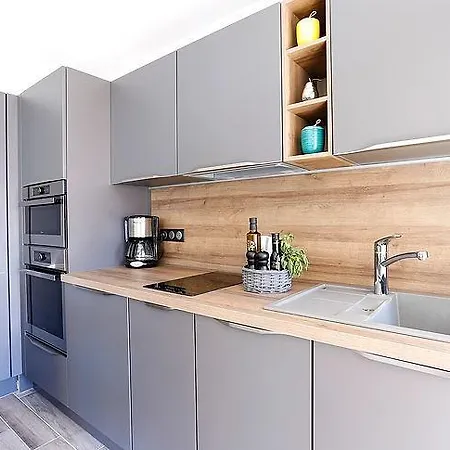 Superb Studio By The Beach Apartment *